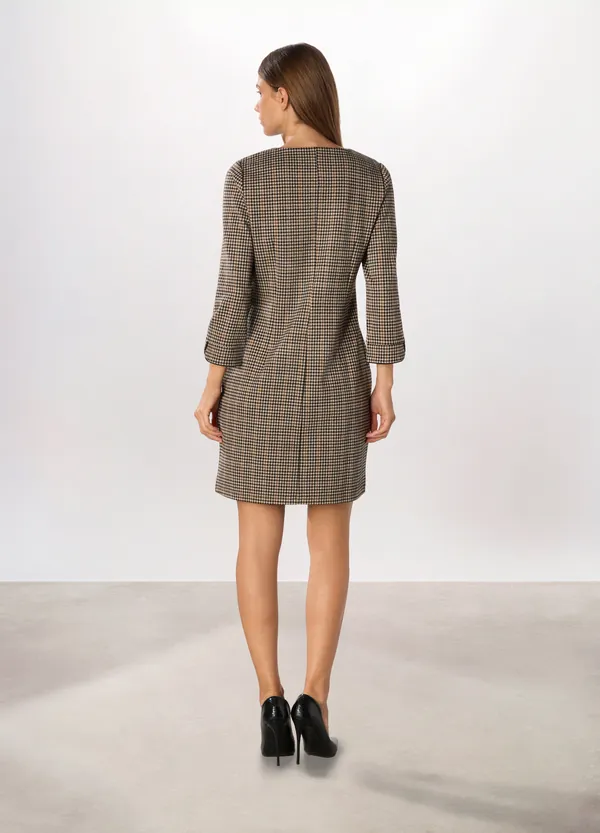 Kratka ženska haljina s jacquard uzorkom