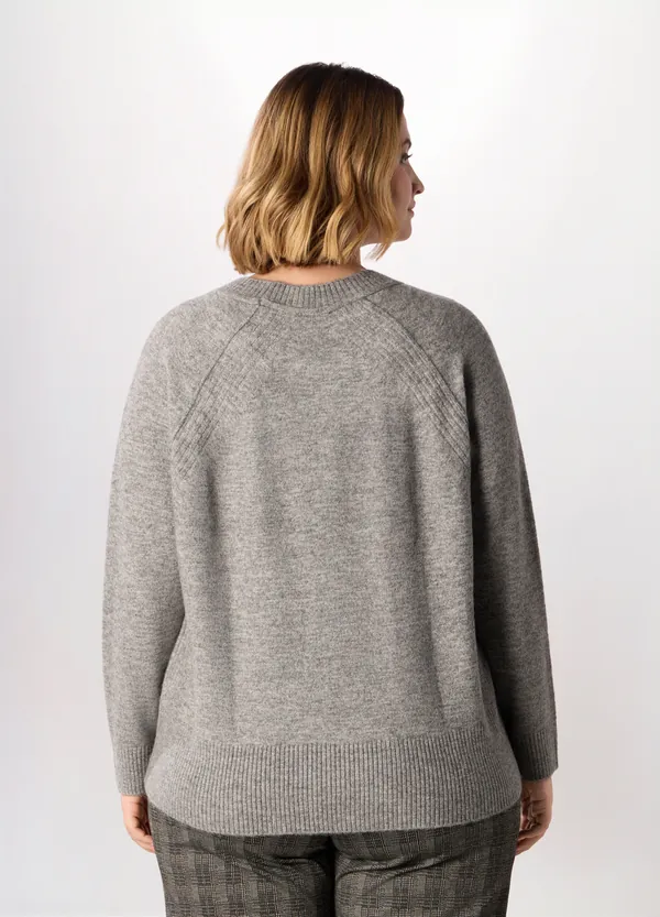 Ženski pulover s raglan rukavima